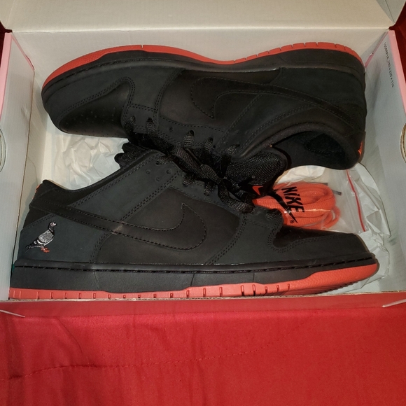 Authentic used Nike SB Dunk lo Black Pigeon - Picture 1 of 16